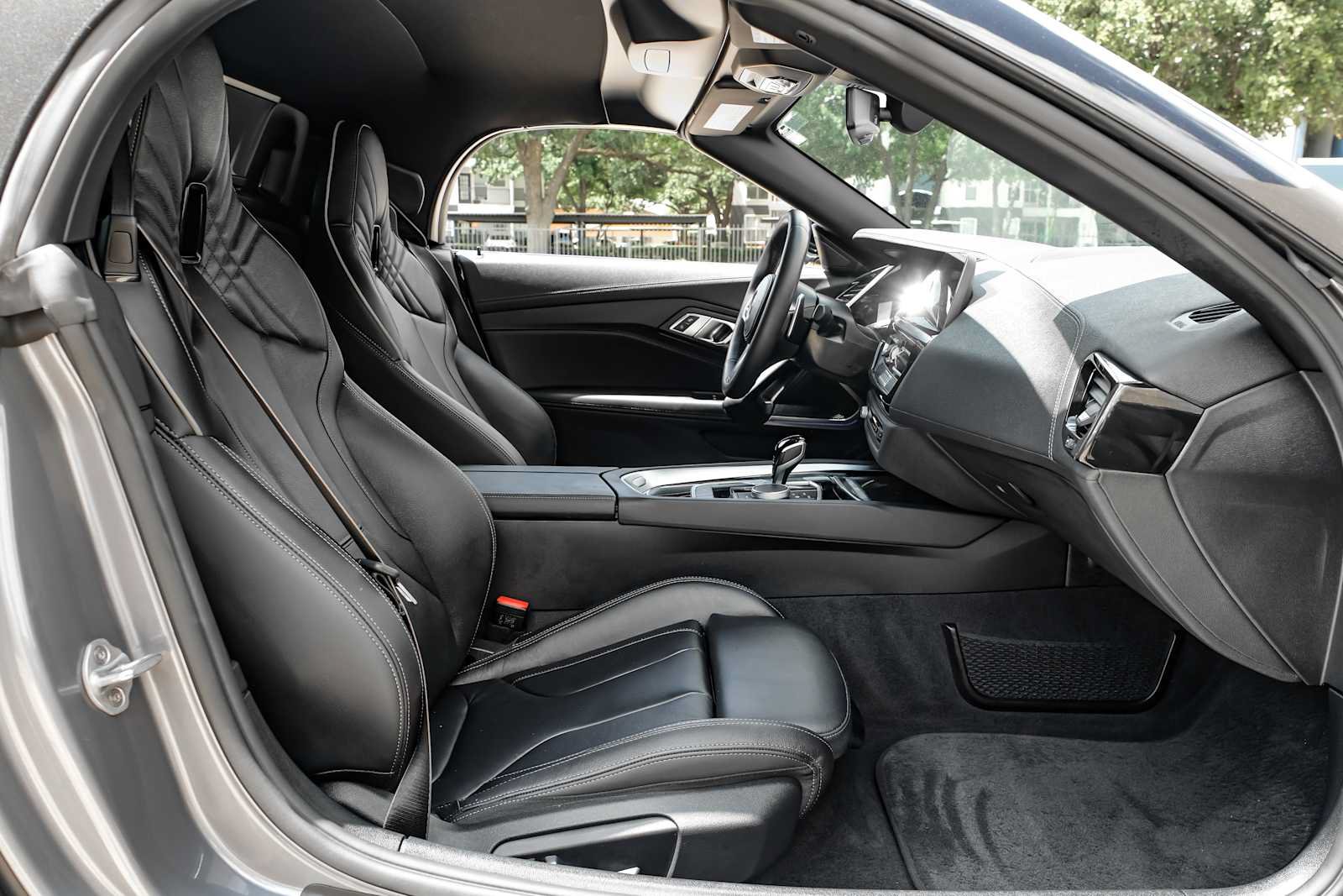 Used 2024 BMW Z4 sDrive30i w/ Convenience Package RWD image 39