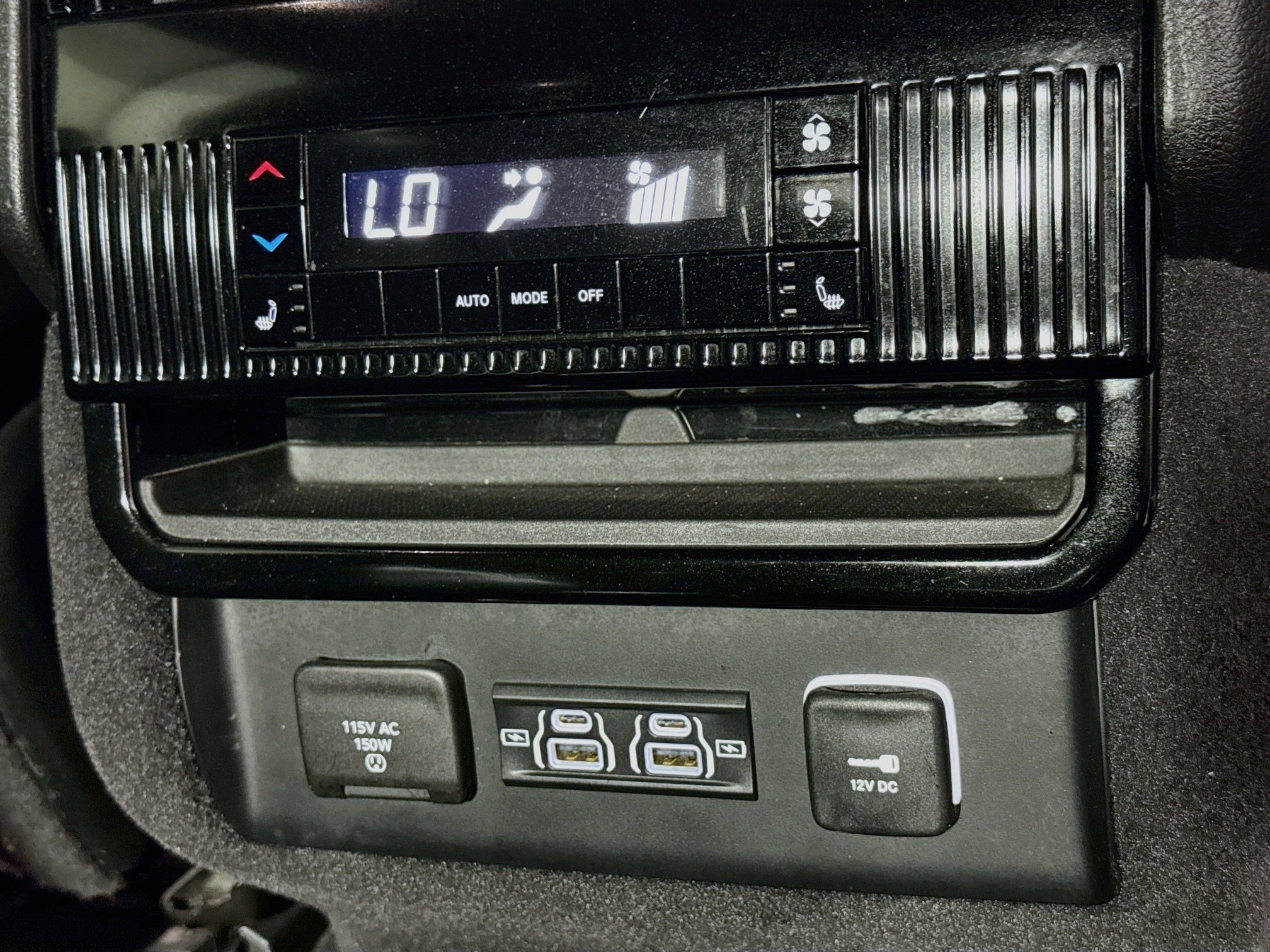 Used 2024 Jeep Wagoneer Series III AWD/4WD image 41