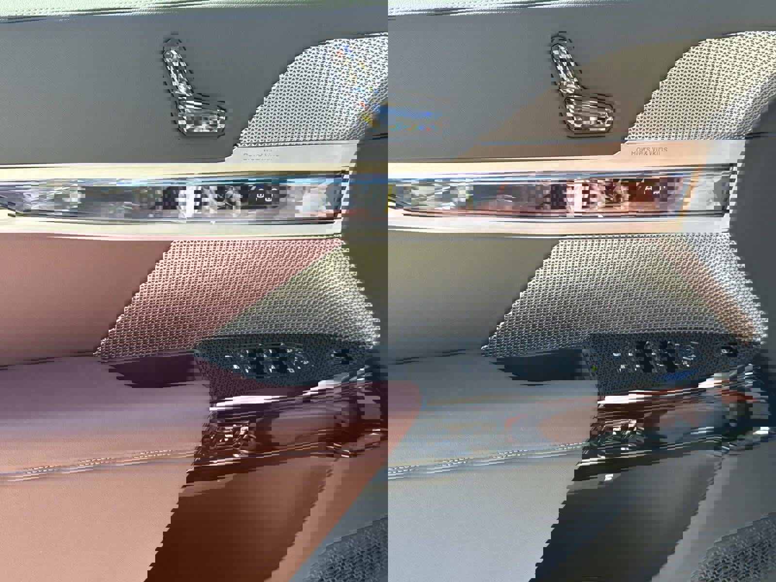 Certified 2025 BMW 760i xDrive w/ Executive Package image 27