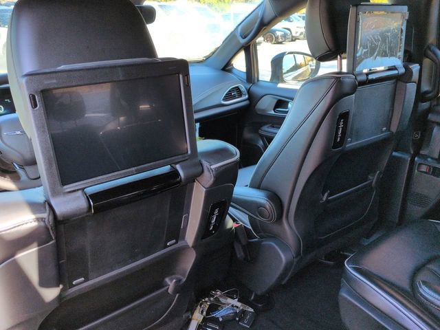 Used 2023 Chrysler Pacifica Limited w/ Uconnect Theater Family Group image 38