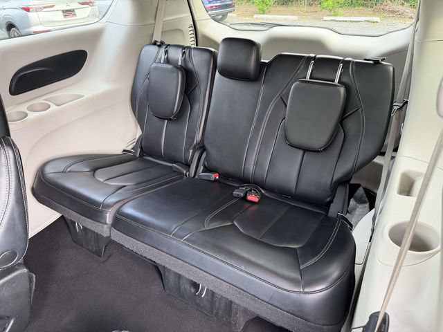 Used 2023 Chrysler Pacifica Touring-L FWD image 16