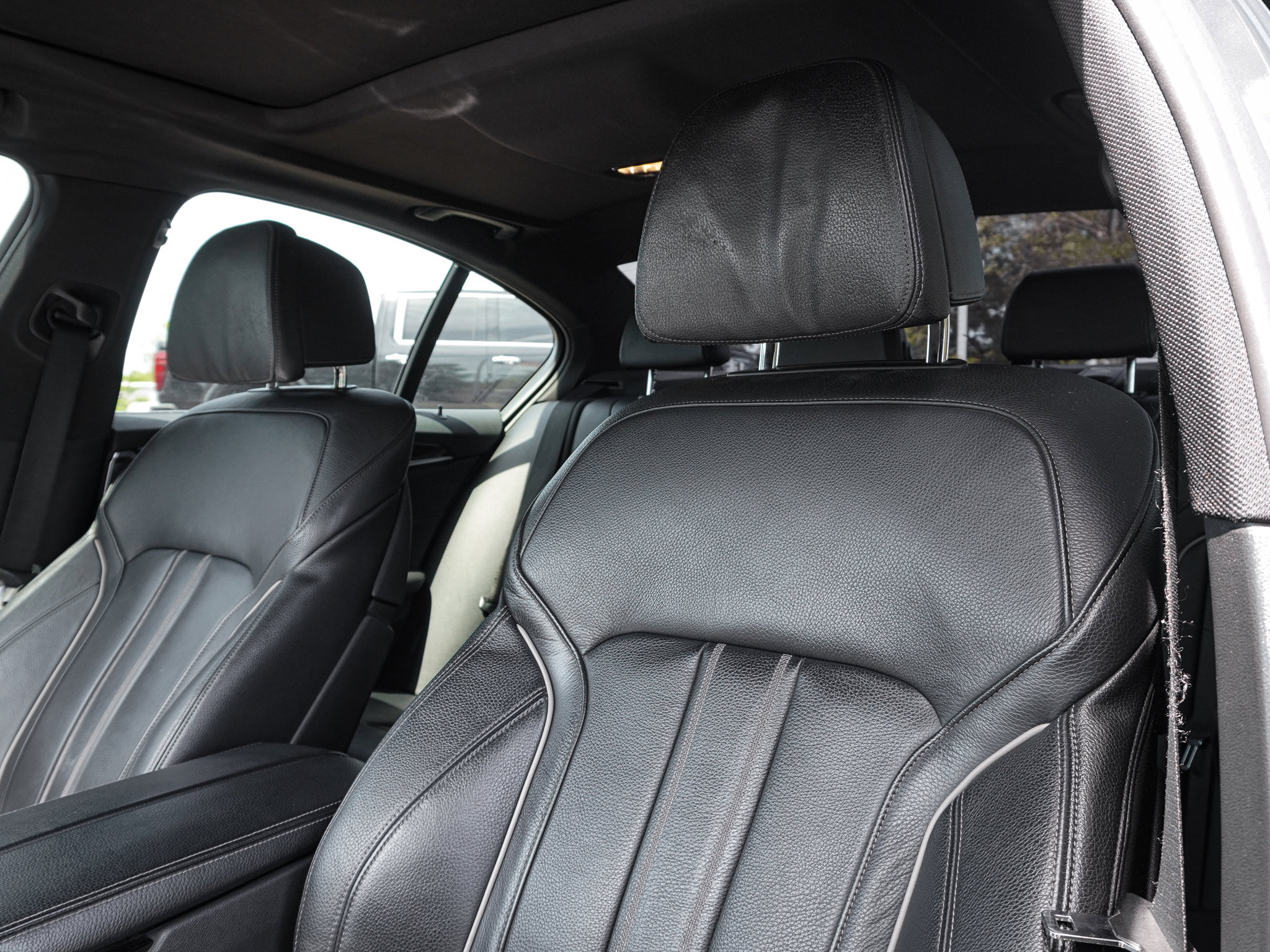 Used 2018 BMW 540i xDrive w/ Premium Package image 16