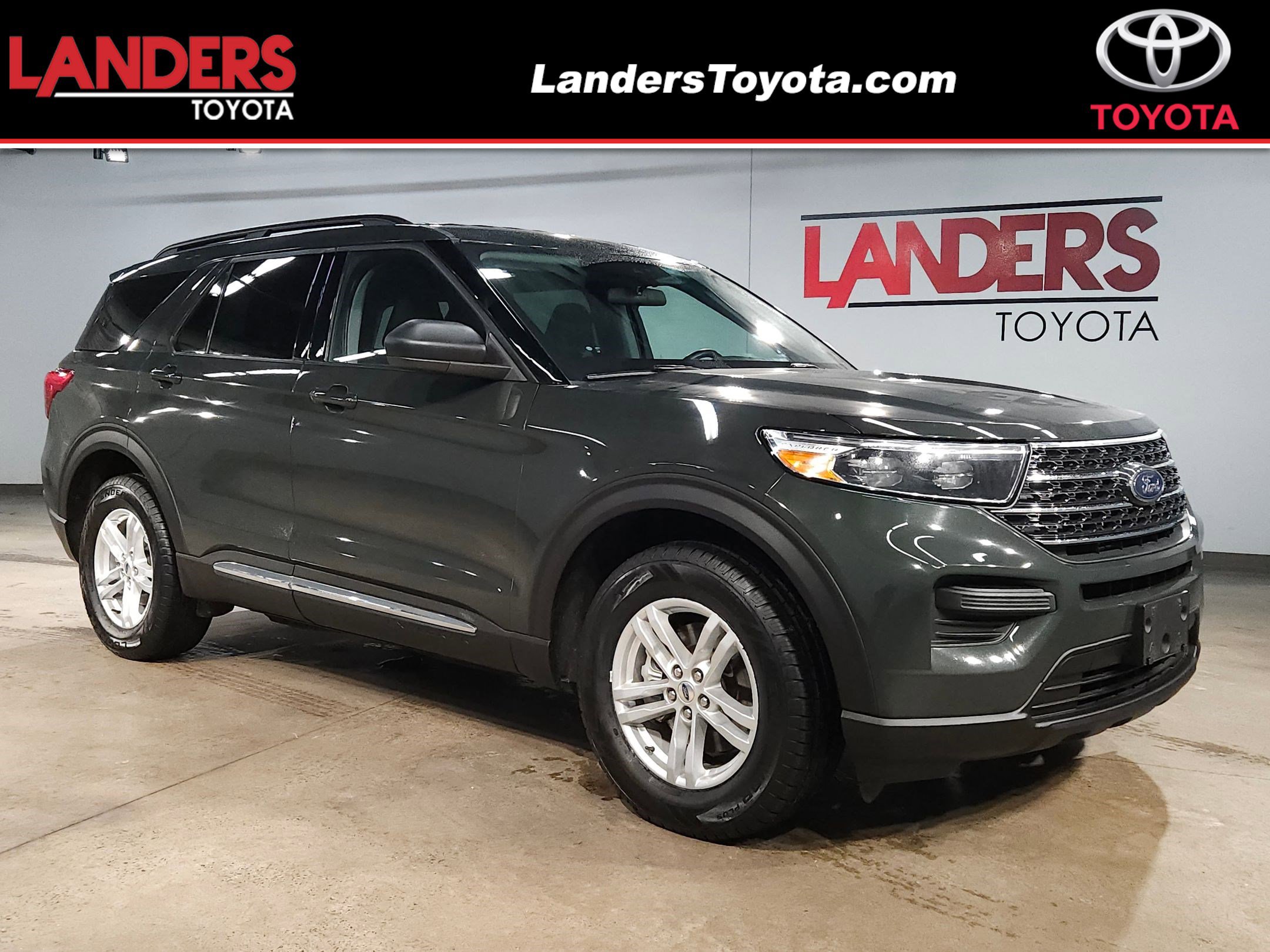 Used 2023 Ford Explorer XLT image 1