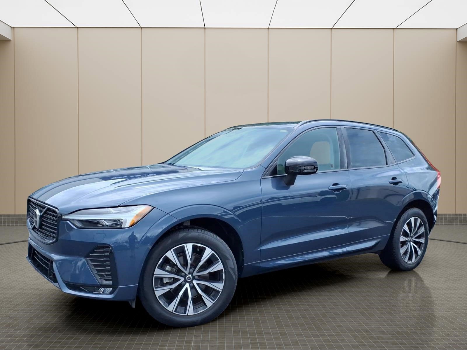 Used 2024 Volvo XC60 B5 Core w/ Protection Package Premier AWD/4WD image 2