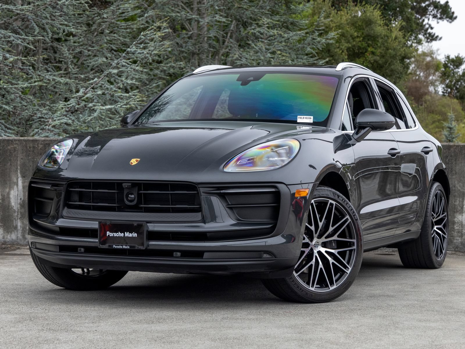 Certified 2022 Porsche Macan AWD/4WD image 1
