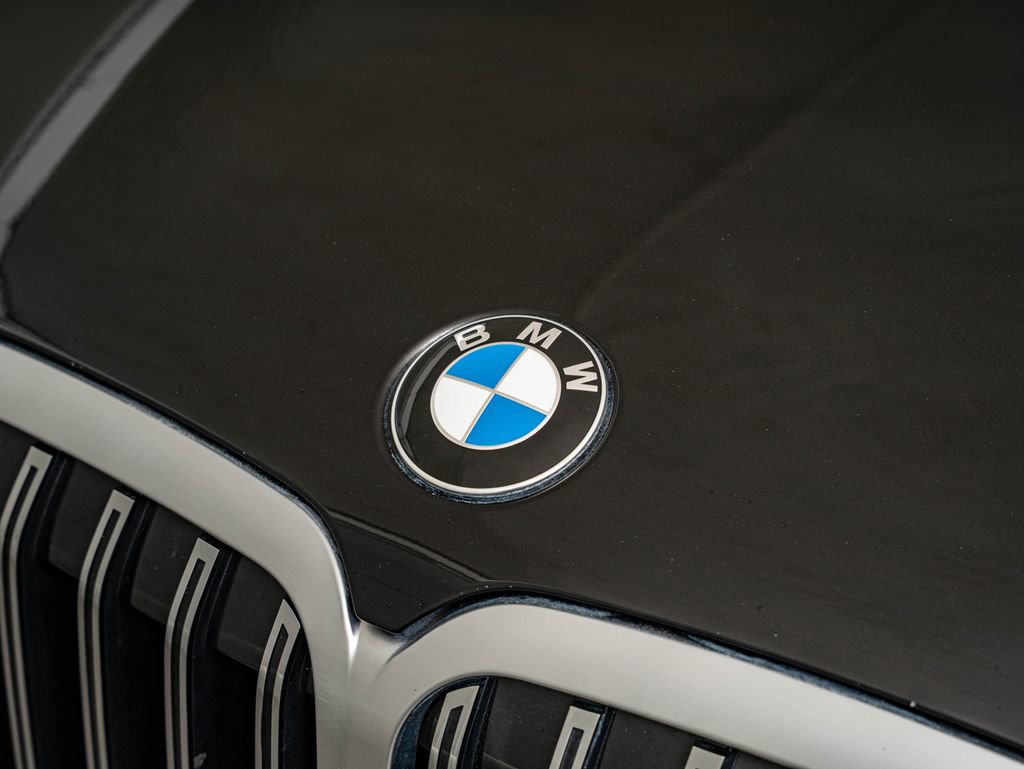 Used 2025 BMW X7 xDrive40i w/ M Sport Package AWD/4WD image 12