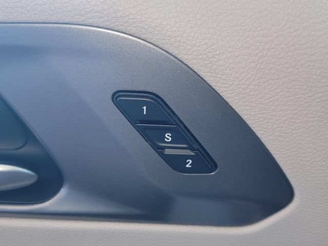 Used 2023 Chrysler Pacifica Touring-L FWD image 29