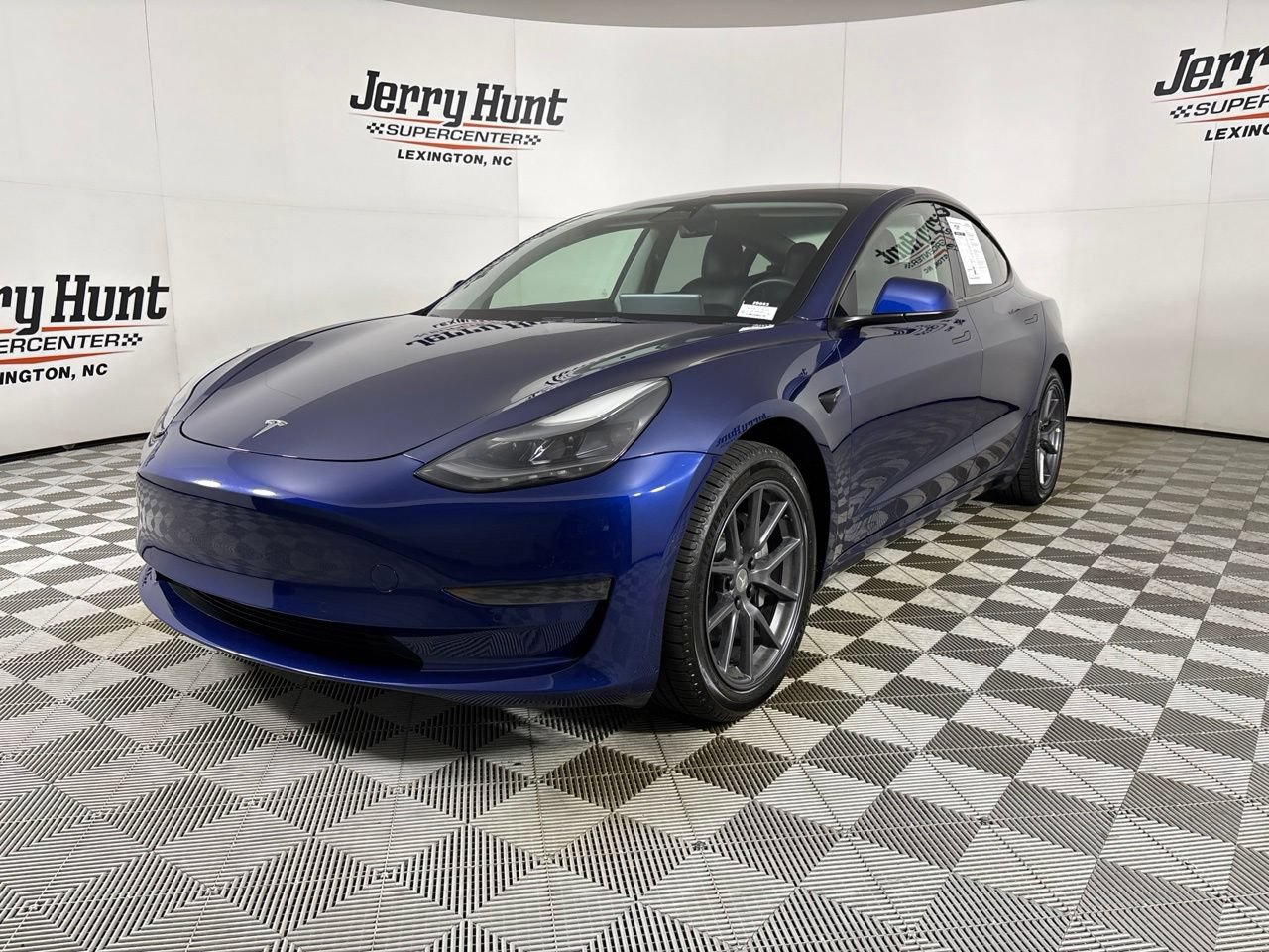 Used 2022 Tesla Model 3 RWD image 1
