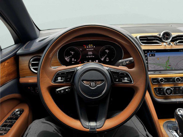 Used 2023 Bentley Bentayga Extended Wheelbase image 33