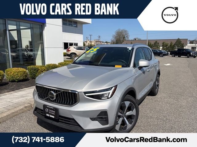 Used 2025 Volvo XC40 B5 Plus AWD/4WD image 1
