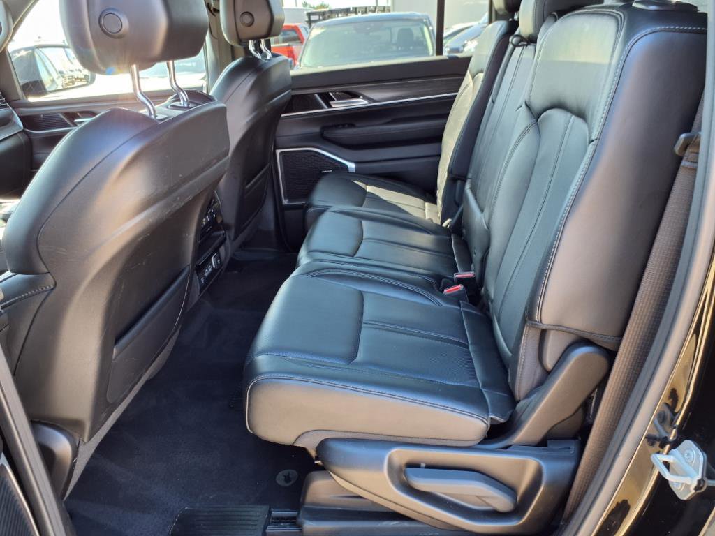 Used 2024 Jeep Wagoneer Series II w/ Flexible Seating Group image 13