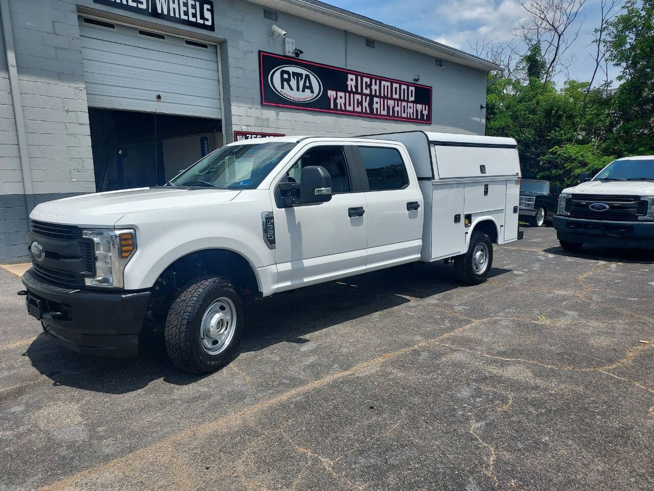 Used 2019 Ford F350 XL w/ Power Equipment Group AWD/4WD image 1