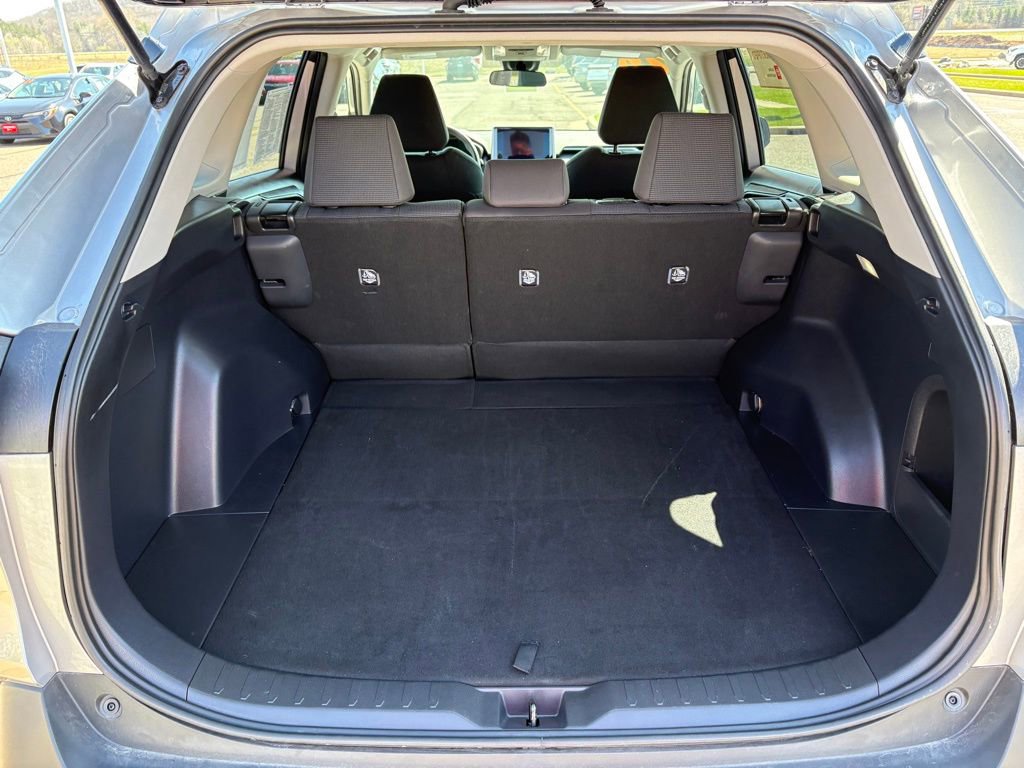 Certified 2025 Toyota RAV4 LE AWD/4WD image 6