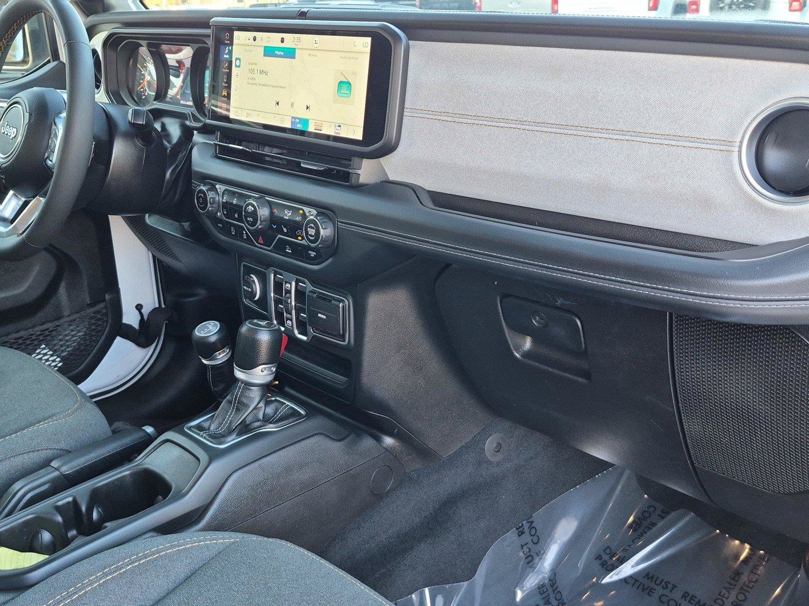 Used 2024 Jeep Wrangler Unlimited Sahara AWD/4WD image 11