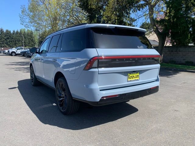 New 2026 Lincoln Navigator Reserve w/ Jet Appearance Package AWD/4WD image 3