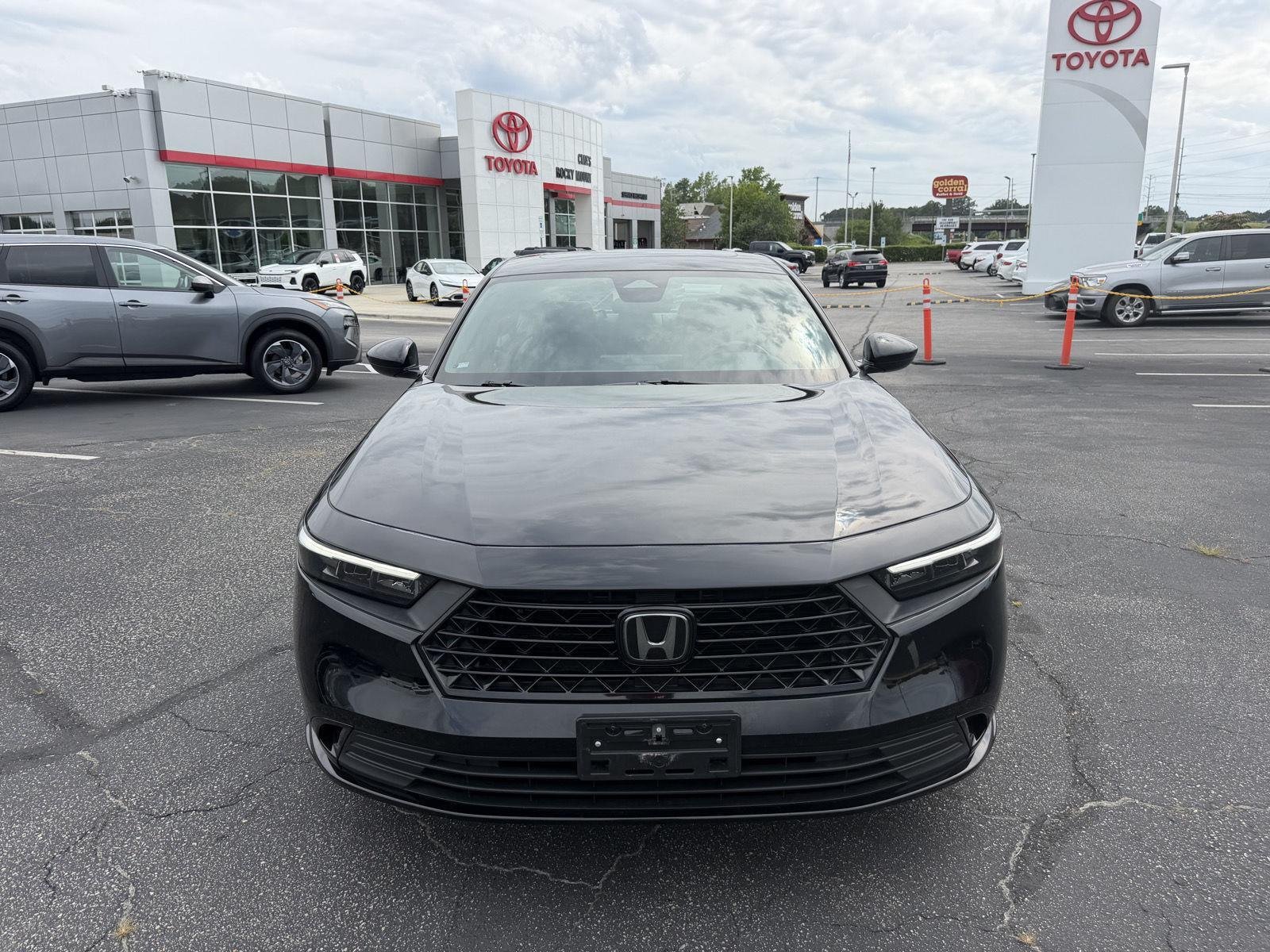 Used 2023 Honda Accord Sport image 2