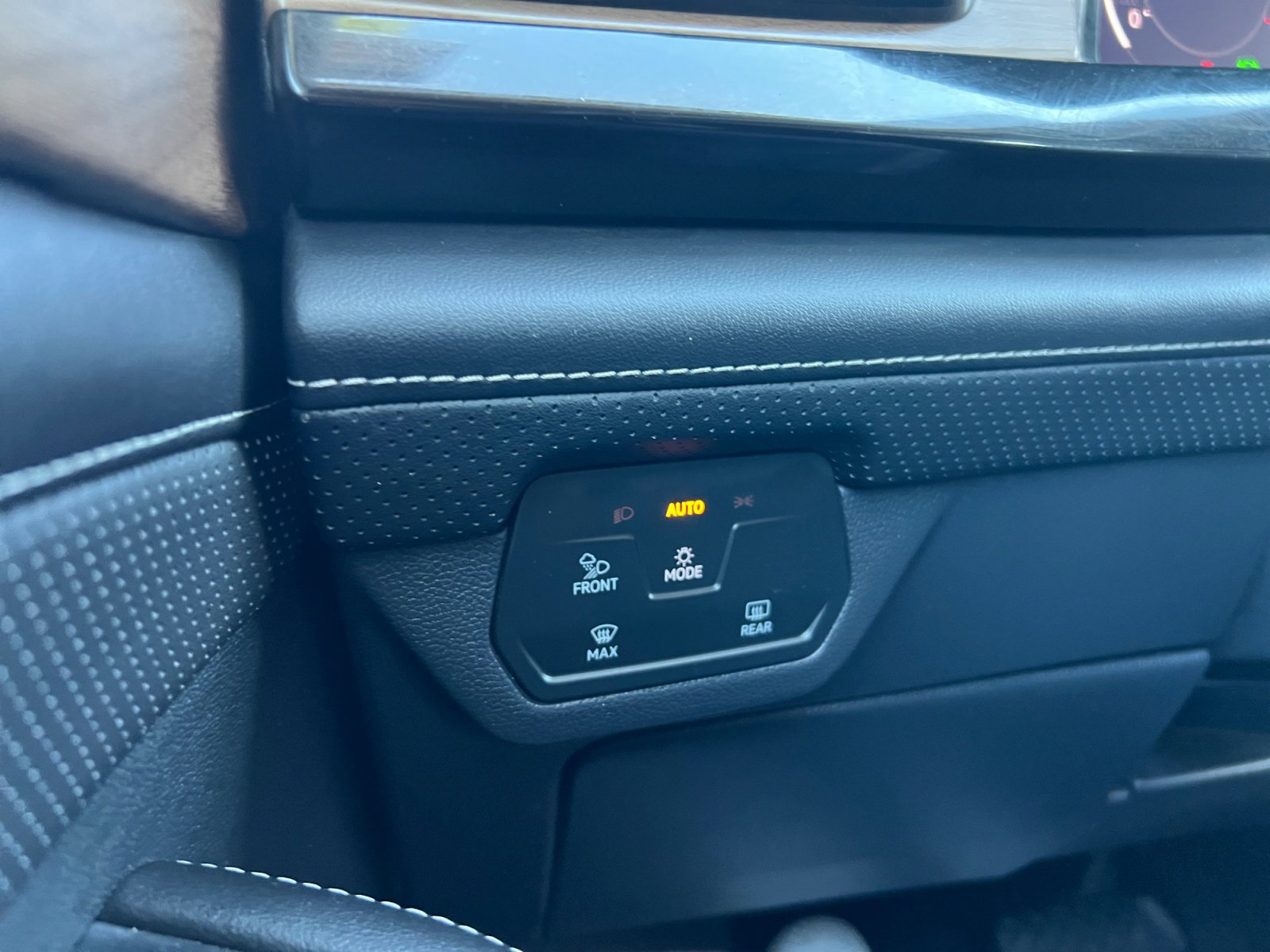 Used 2025 Volkswagen Atlas SE image 20