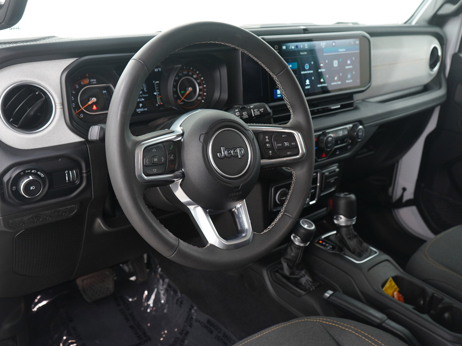 Used 2025 Jeep Wrangler Sahara image 23