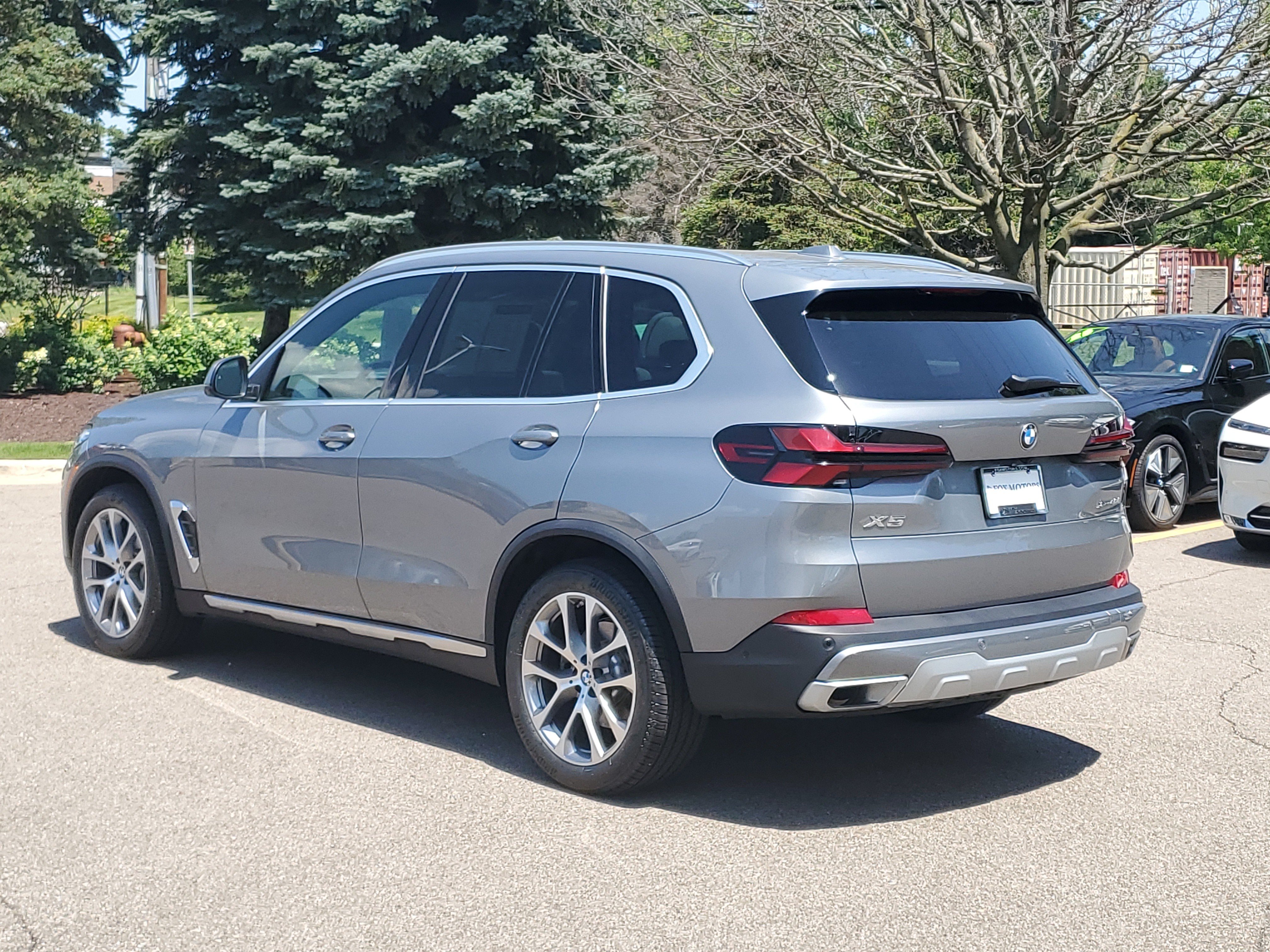 Used 2024 BMW X5 xDrive40i w/ Premium Package AWD/4WD image 4