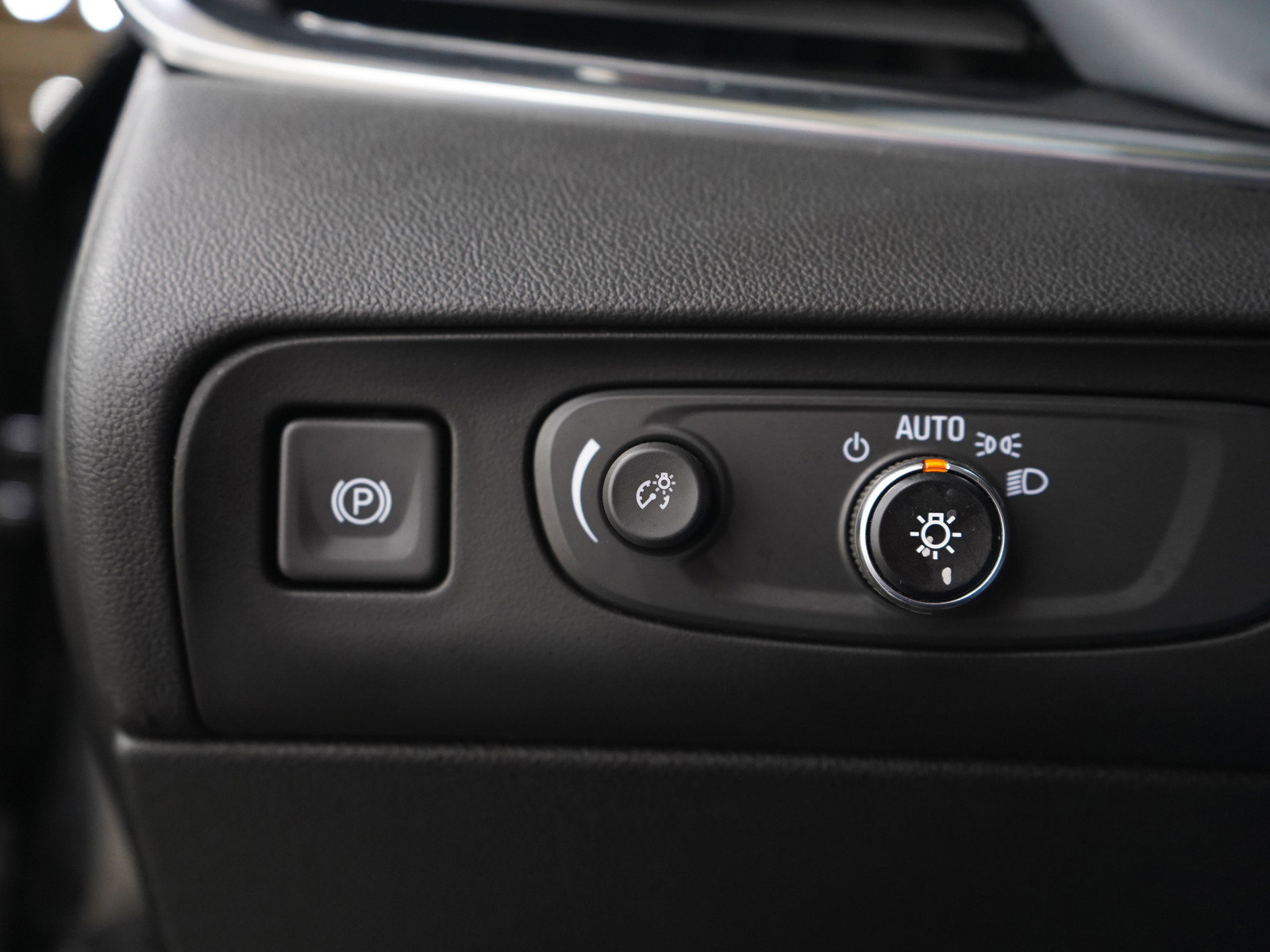 Used 2020 Buick Enclave Essence w/ Sound and Sites Package AWD/4WD image 28