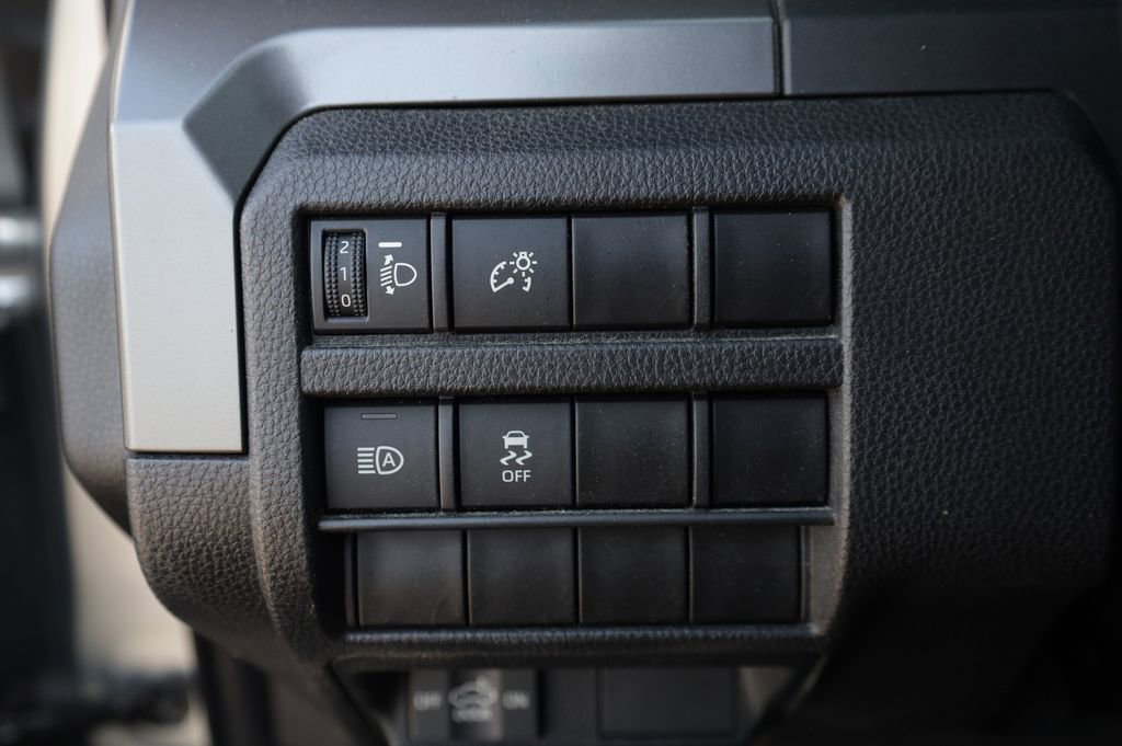 Used 2024 Toyota Tacoma SR5 AWD/4WD image 37