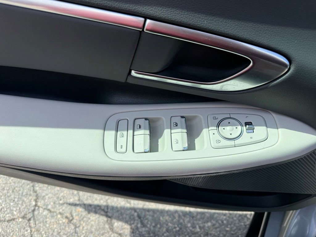 Used 2023 Hyundai Sonata SEL w/ Cargo Package image 15