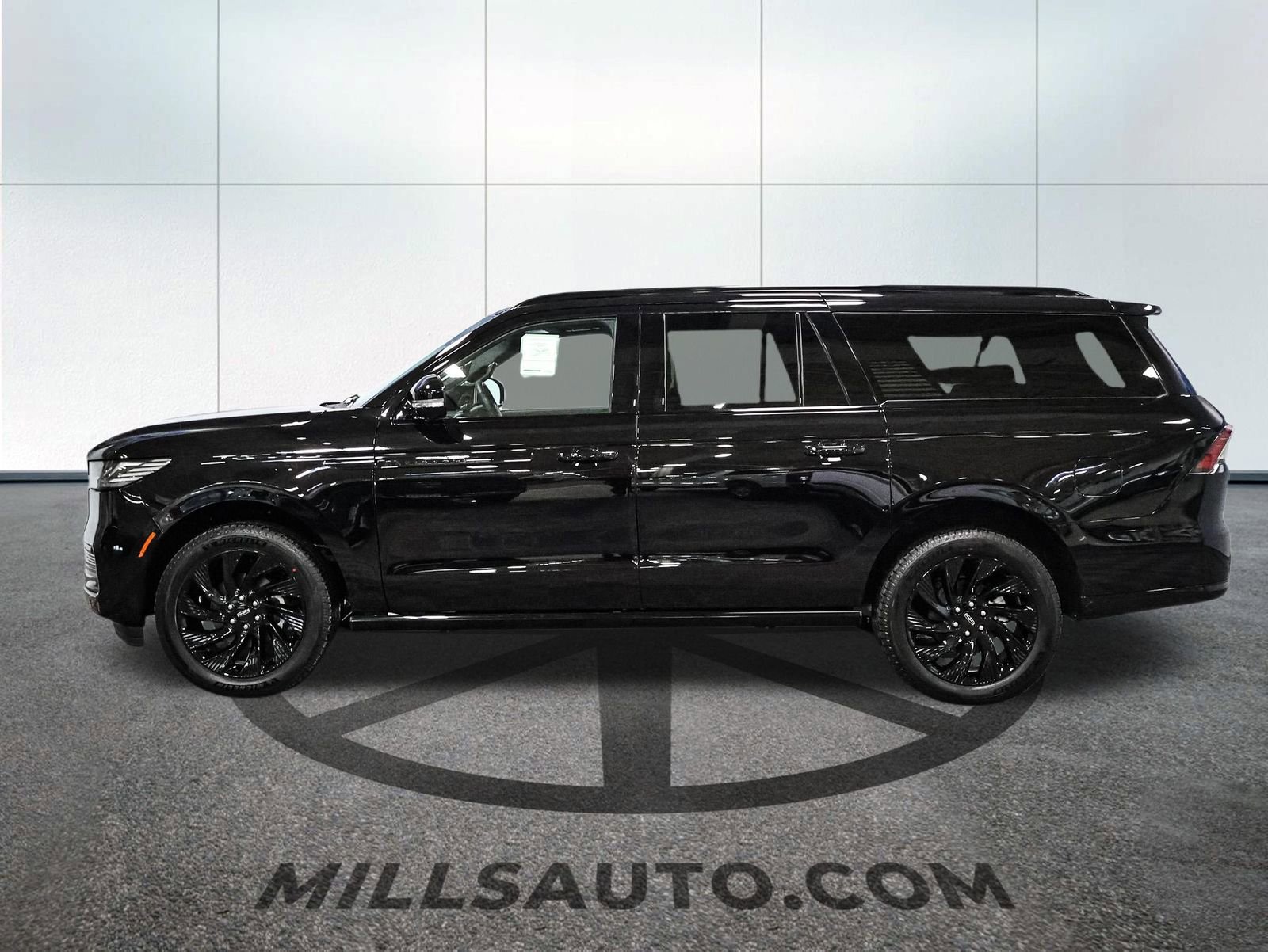 New 2026 Lincoln Navigator L Reserve w/ Jet Appearance Package image 3