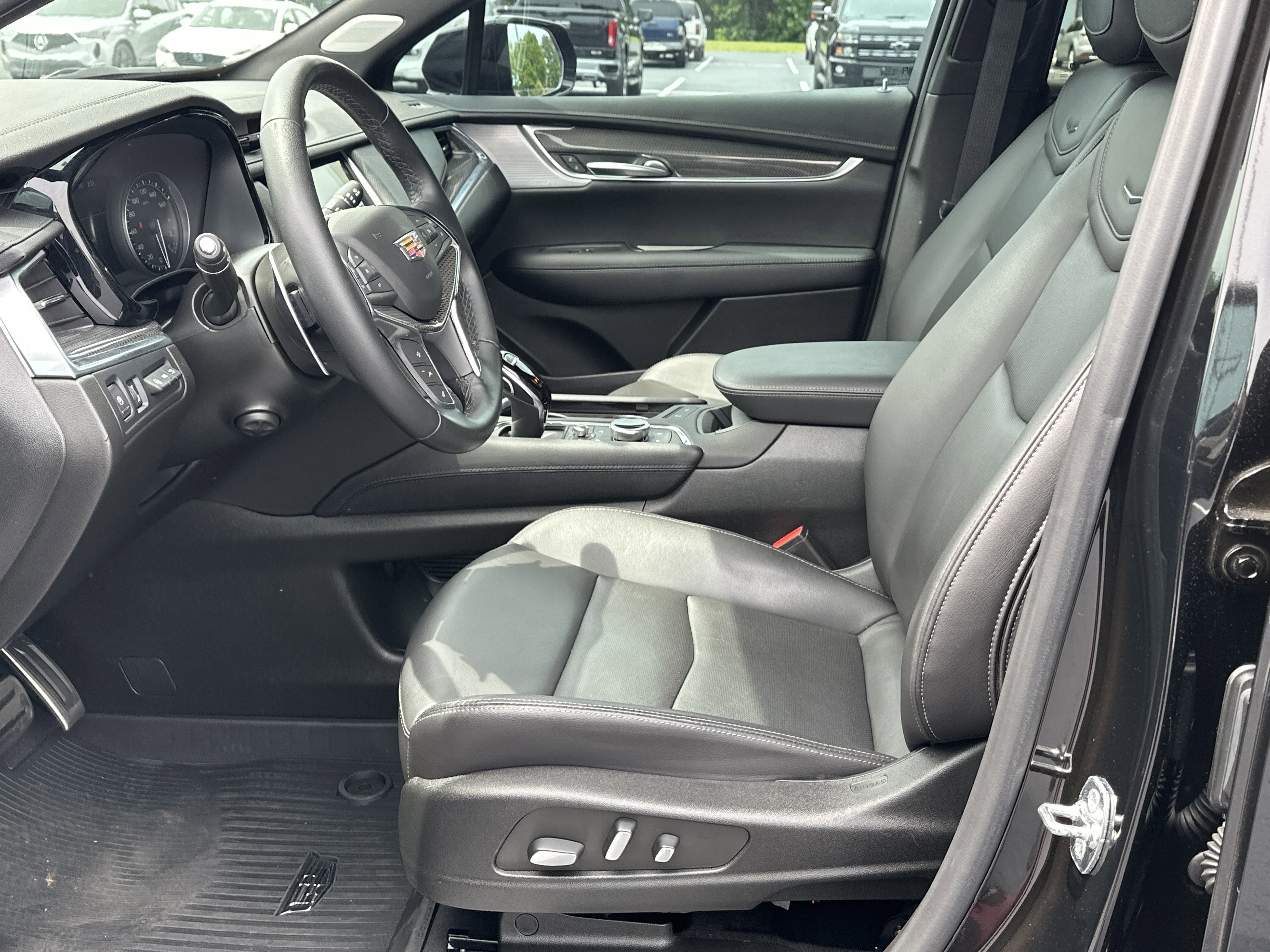 Used 2024 Cadillac XT5 Sportv w/ Technology Package AWD/4WD image 9