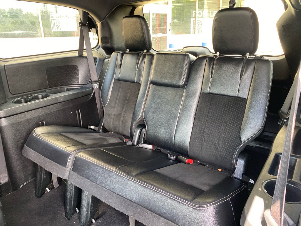 Used 2018 Dodge Grand Caravan SXT w/ Driver Convenience Group image 18