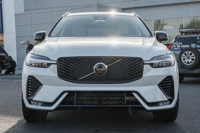 New 2026 Volvo XC60 B5 Ultra w/ Protection Package Premier image 2