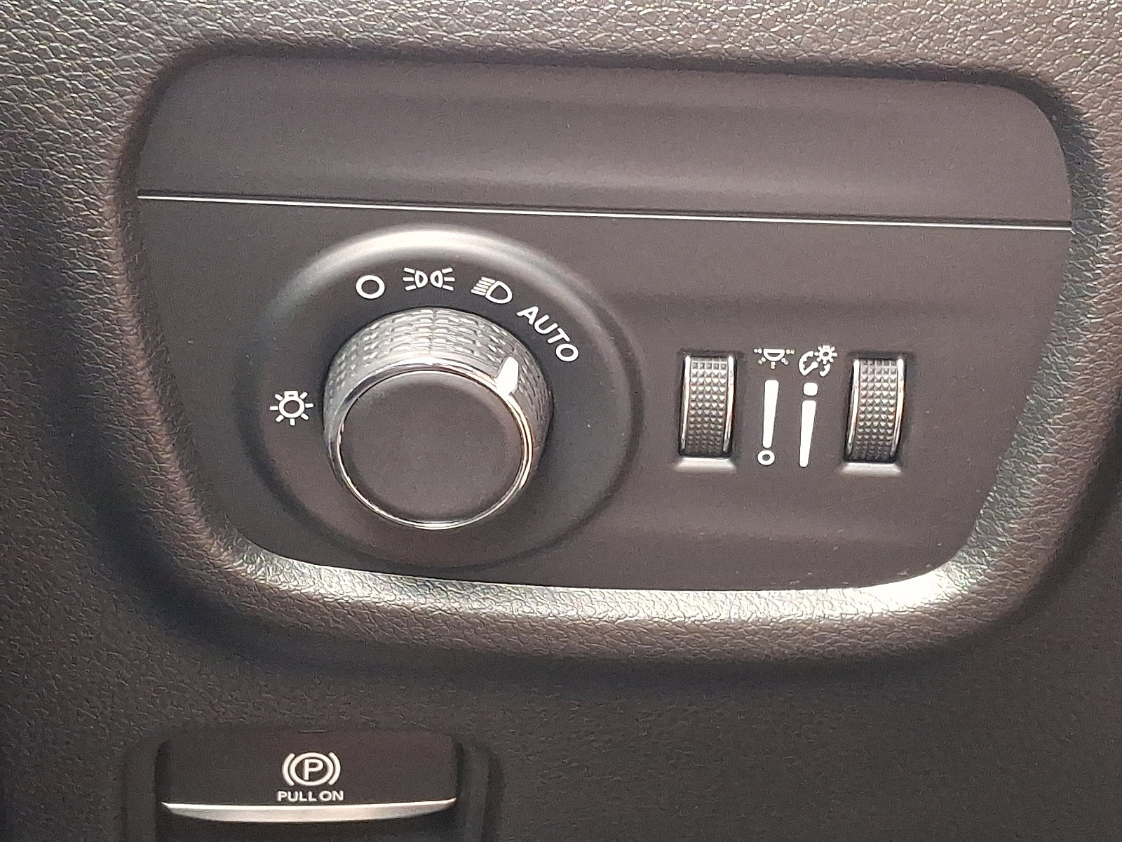 Used 2023 Jeep Grand Cherokee Altitude image 24