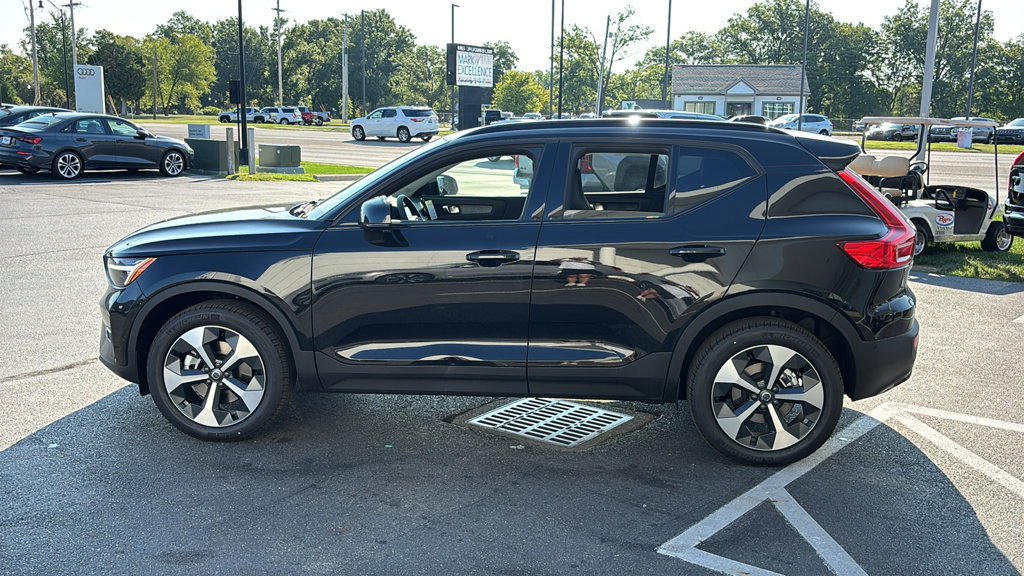 New 2026 Volvo XC40 B5 Plus w/ Protection Package Premier AWD/4WD image 3