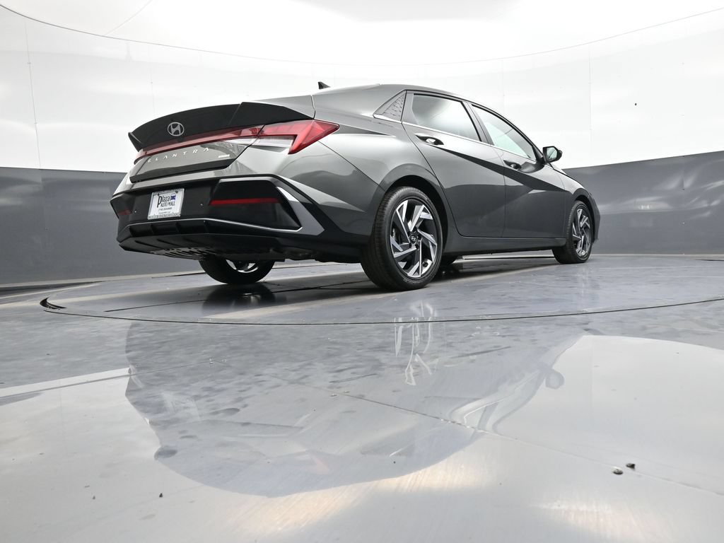 Used 2024 Hyundai Elantra Limited FWD image 29