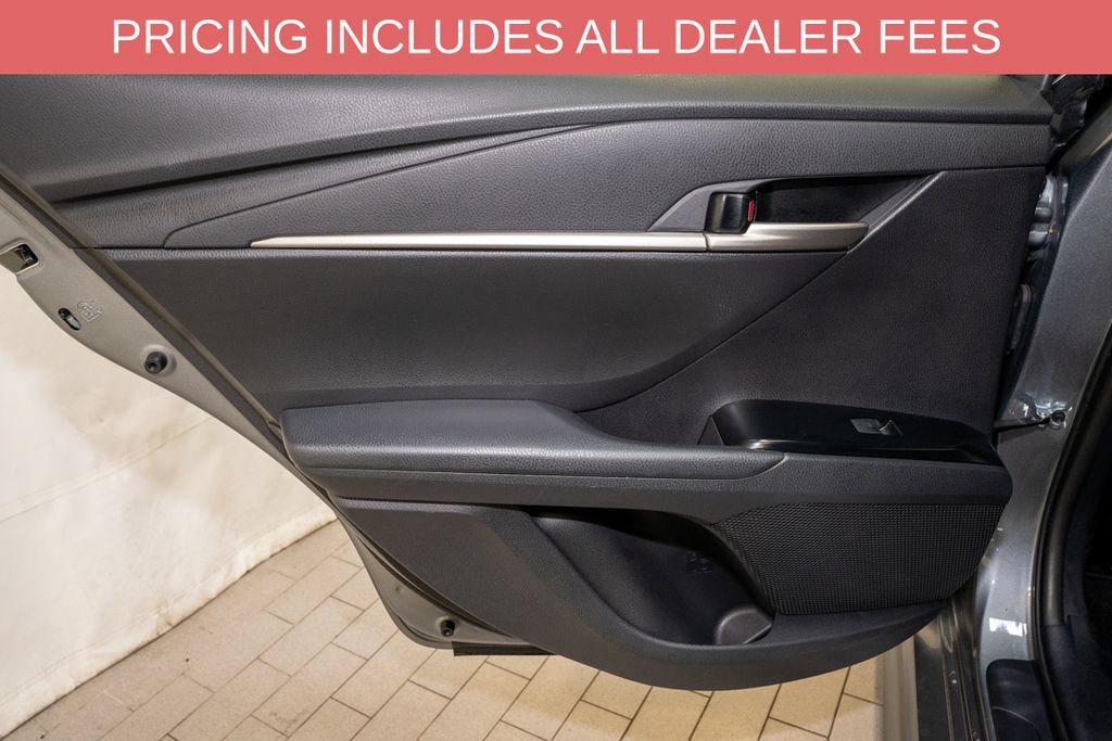 Used 2025 Toyota Camry SE FWD image 9