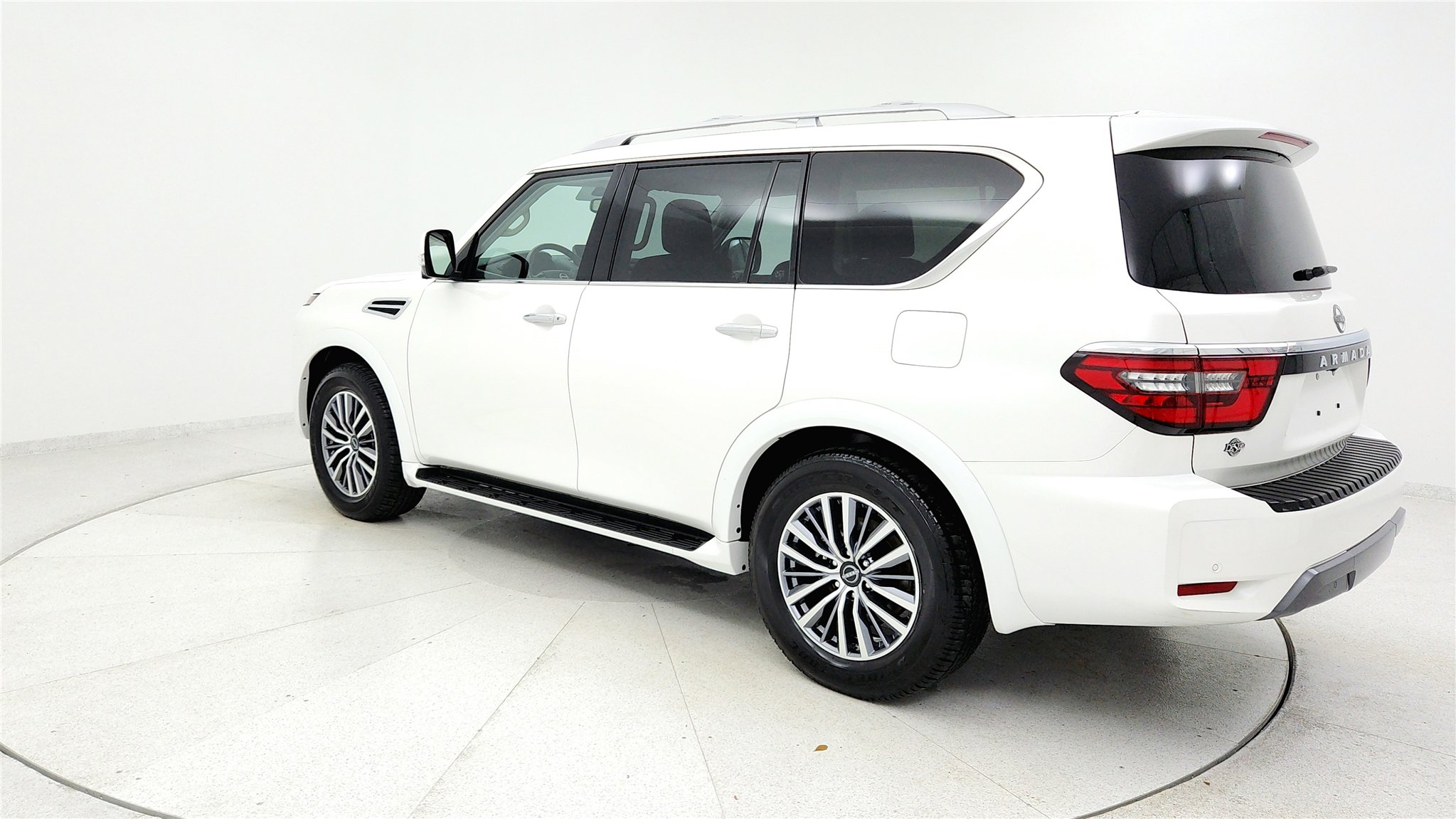 Used 2024 Nissan Armada SL w/ Captain's Chairs Package image 2