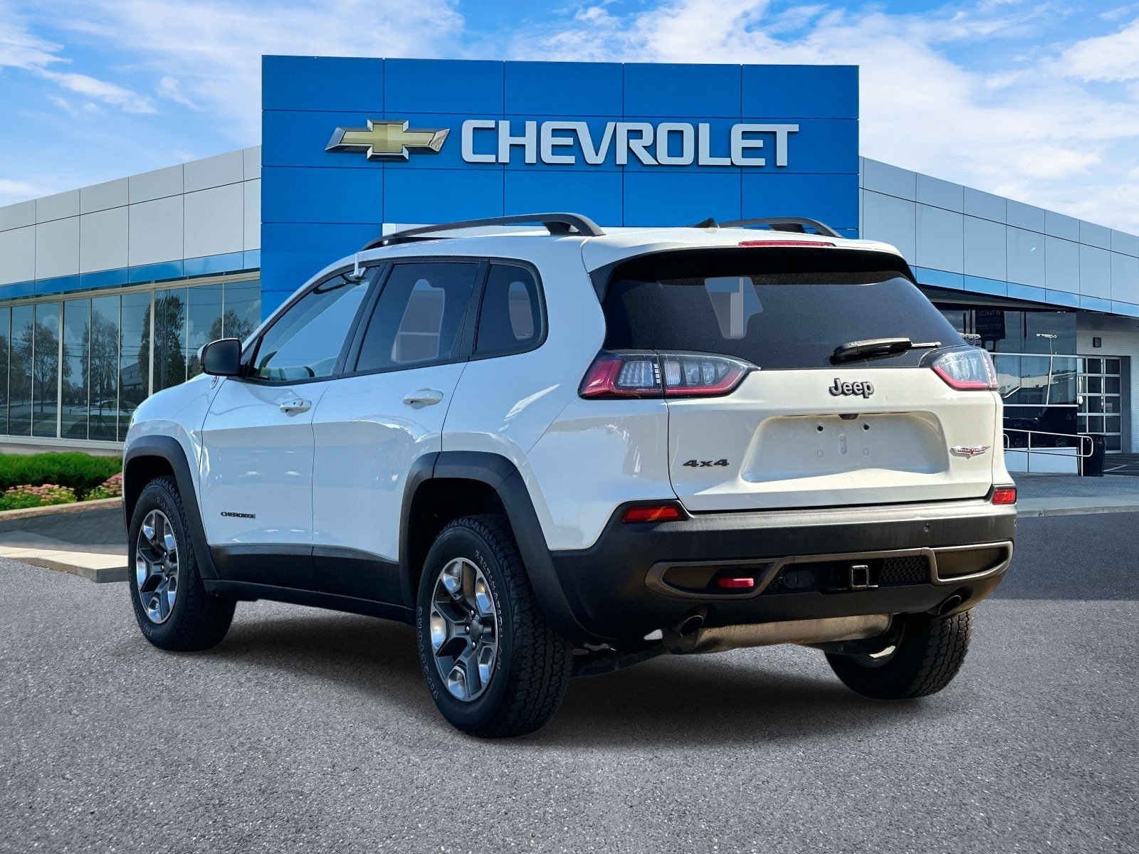 Used 2019 Jeep Cherokee Trailhawk w/ Cold Weather Group AWD/4WD image 4