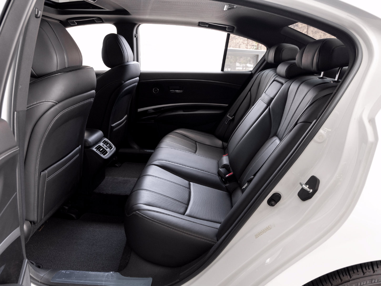 Used 2018 Acura RLX w/ Technology Package FWD image 20