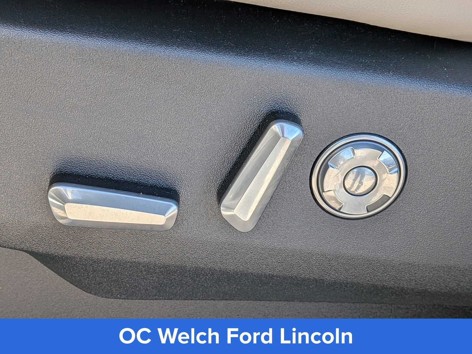 Certified 2025 Lincoln Navigator Reserve AWD/4WD image 23