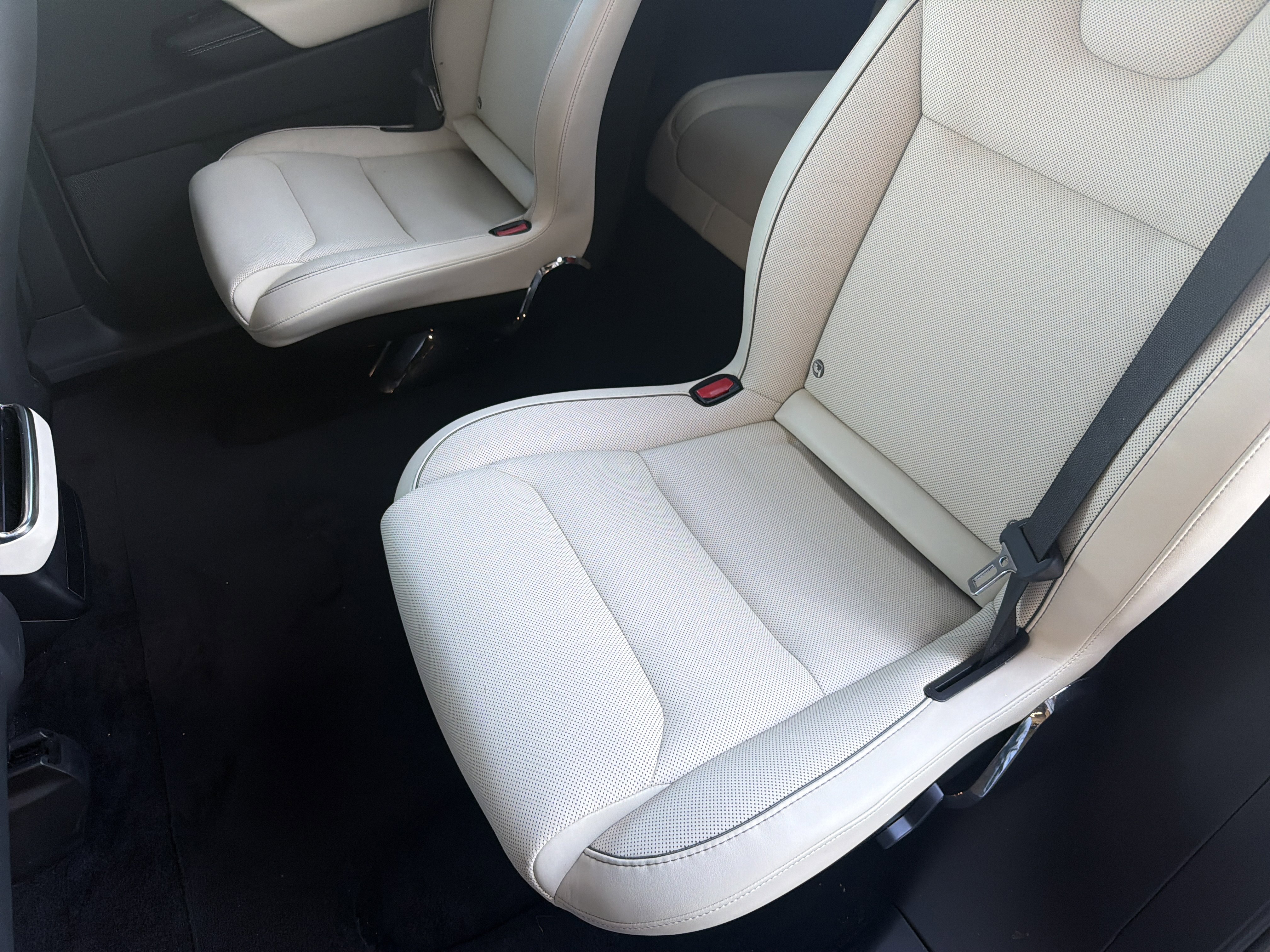 Used 2023 Tesla Model X Plaid image 4