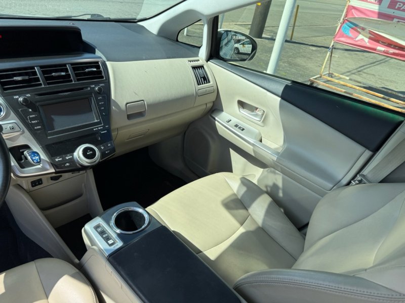 Used 2014 Toyota Prius V Five image 18
