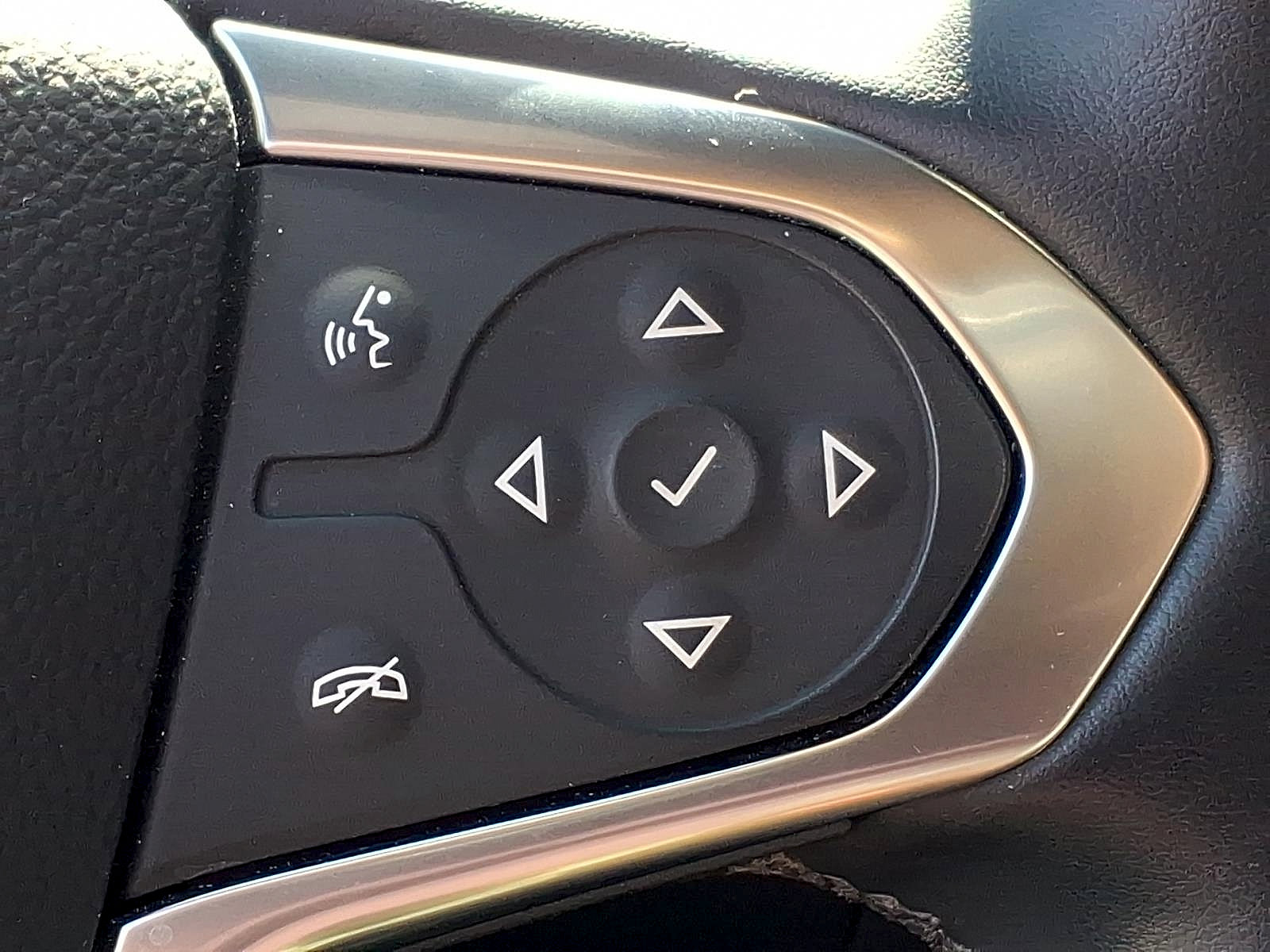 Certified 2023 Chevrolet Traverse LT w/ LPO, Floor Liner Package image 14