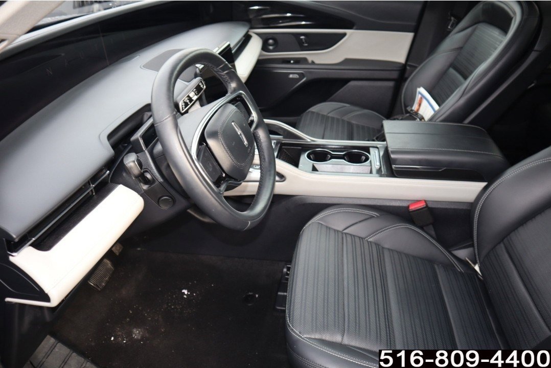 Used 2025 Lincoln Nautilus Reserve image 16