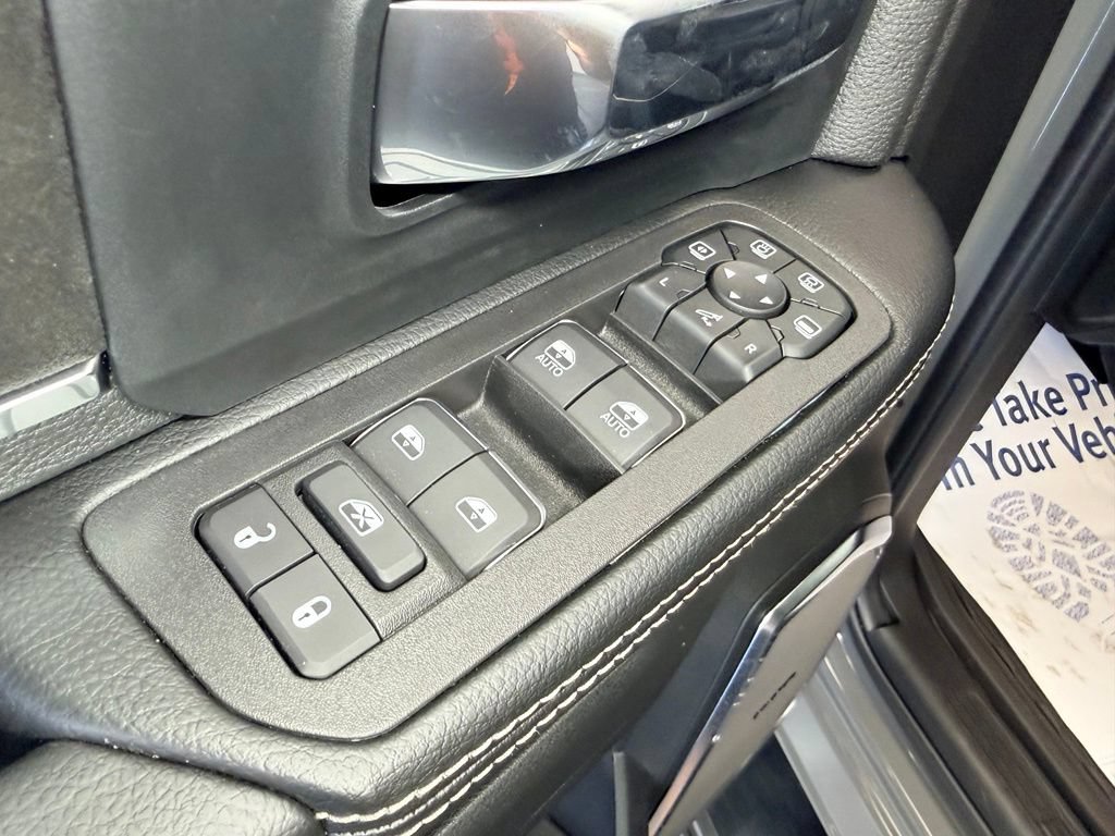 New 2026 RAM 2500 Laramie AWD/4WD image 19