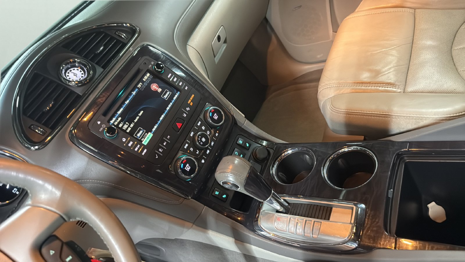 Used 2016 Buick Enclave Premium w/ Experience Buick Package FWD image 20