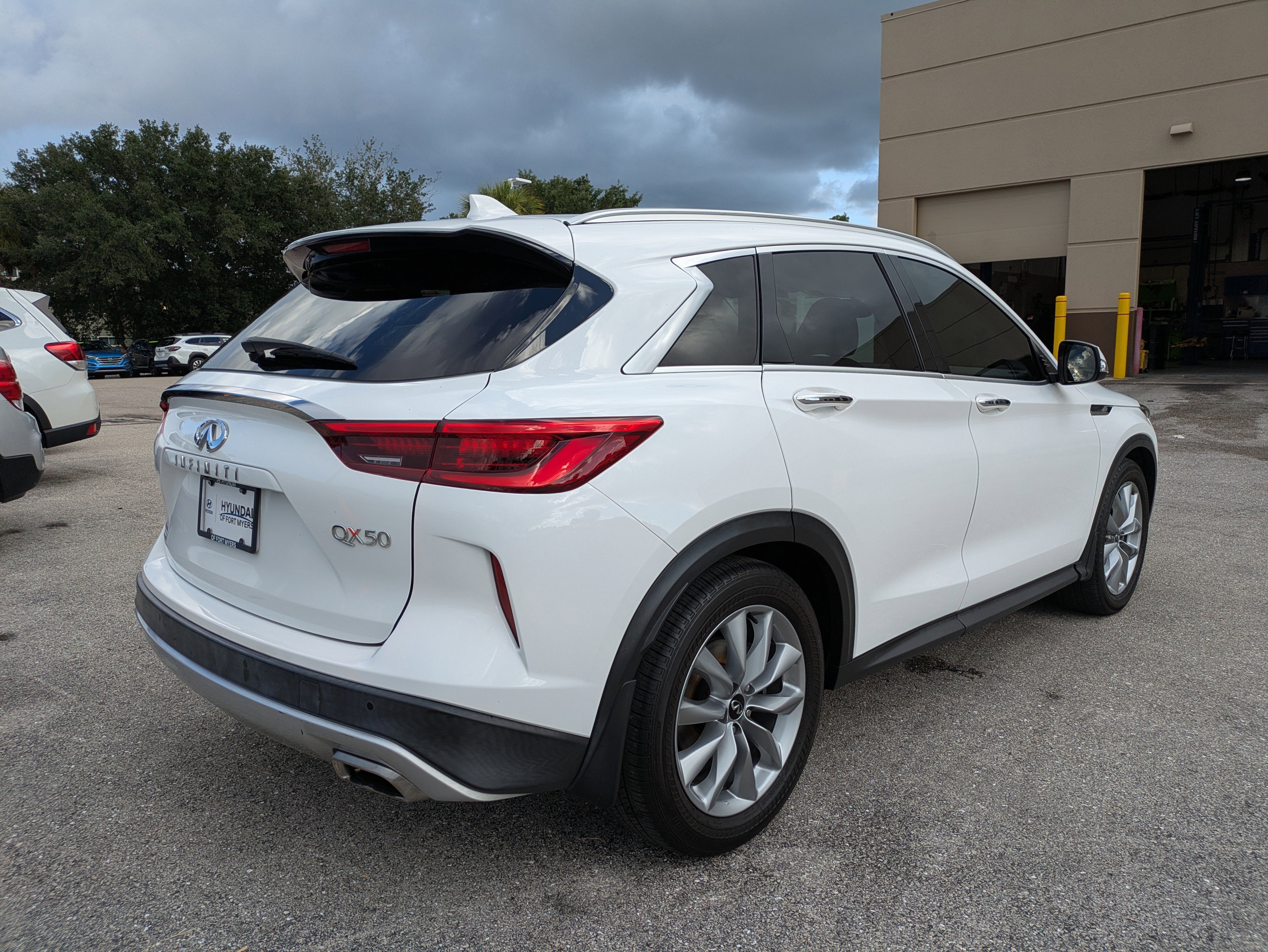 Used 2020 INFINITI QX50 Luxe w/ Navigation Package FWD image 5