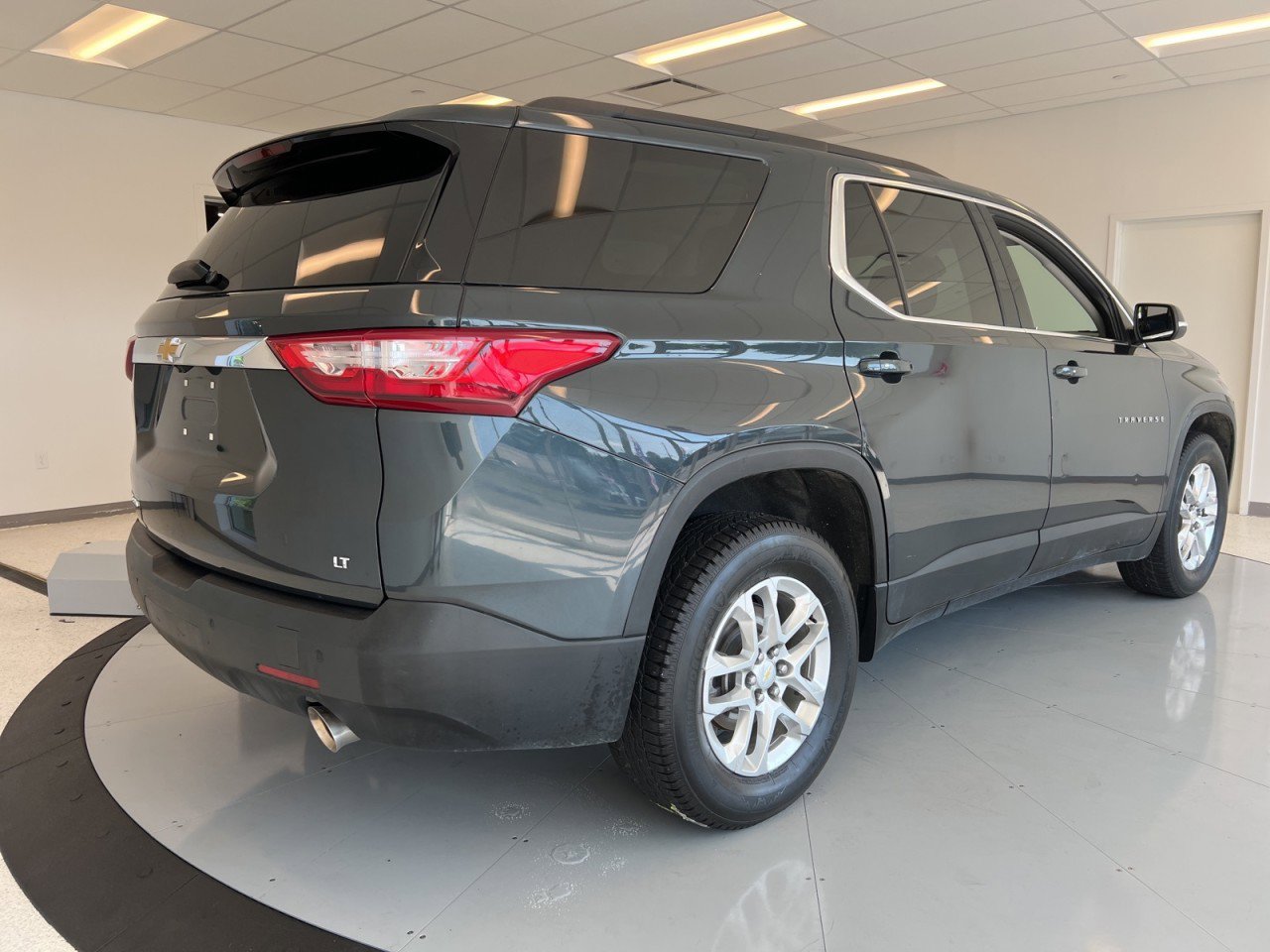 Used 2021 Chevrolet Traverse LT image 57