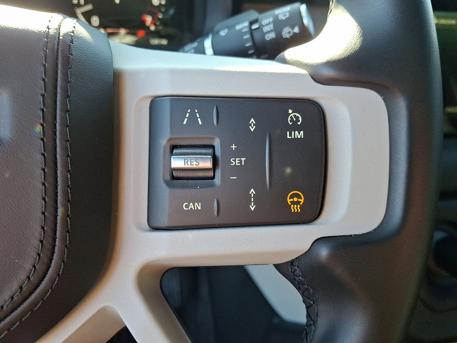 Used 2024 Land Rover Defender 110 X-Dynamic SE image 22