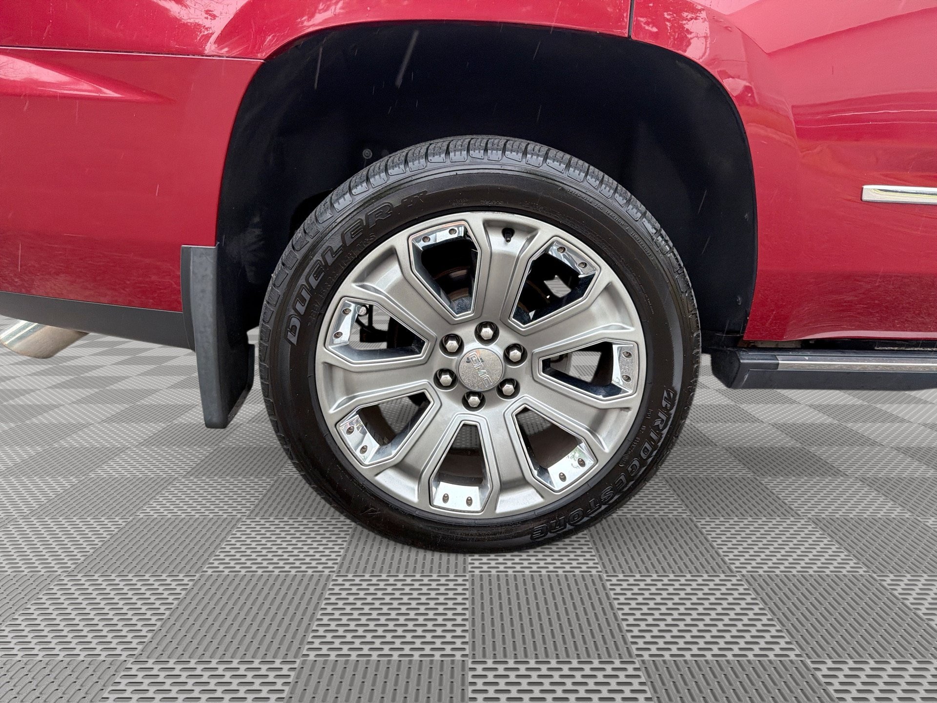 Used 2015 GMC Yukon Denali w/ Premium Package AWD/4WD image 30