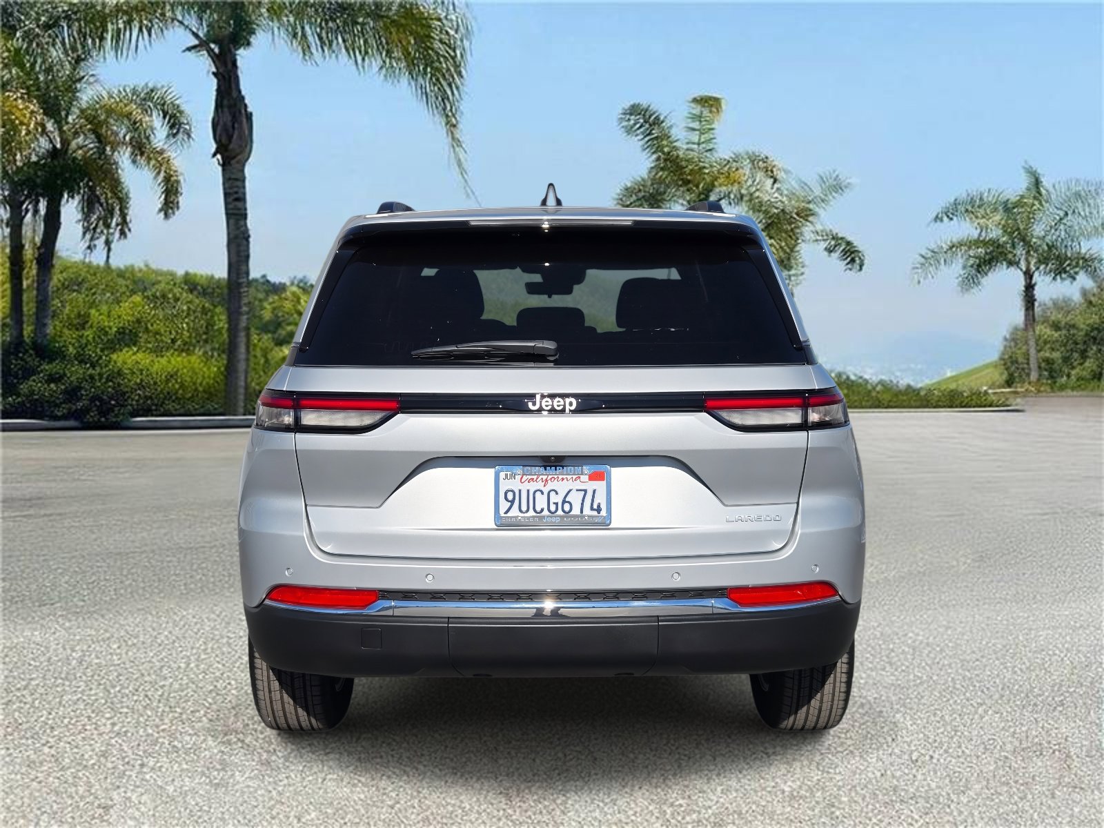 Used 2025 Jeep Grand Cherokee Laredo X image 5