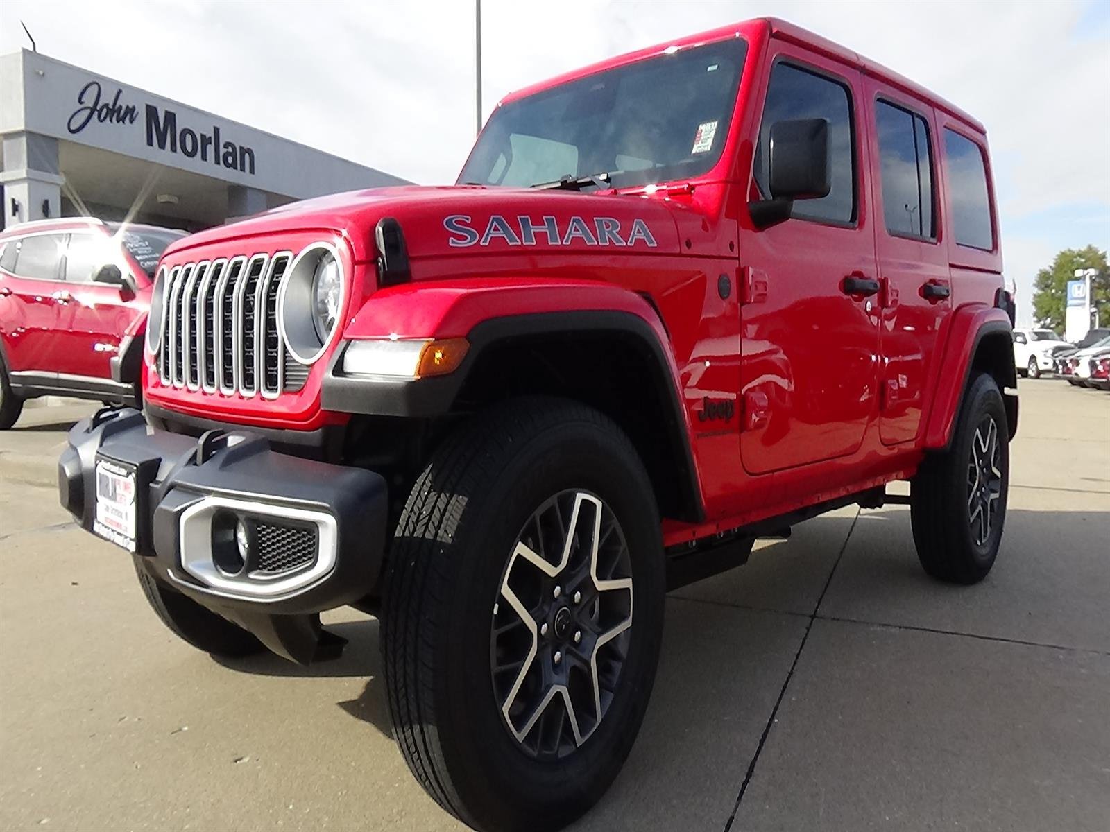 Used 2026 Jeep Wrangler Unlimited Sahara AWD/4WD image 3